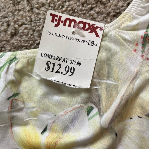 Hawaiian style crop top - Picture 2 of 2